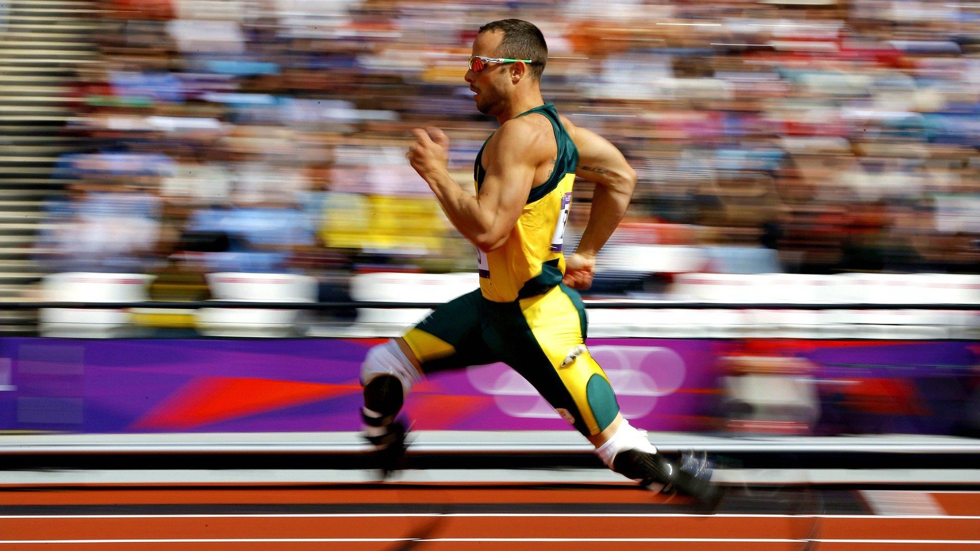 赛事报道：知名记者带你全景了解比赛背后故事，赛事活动背后的人物是谁